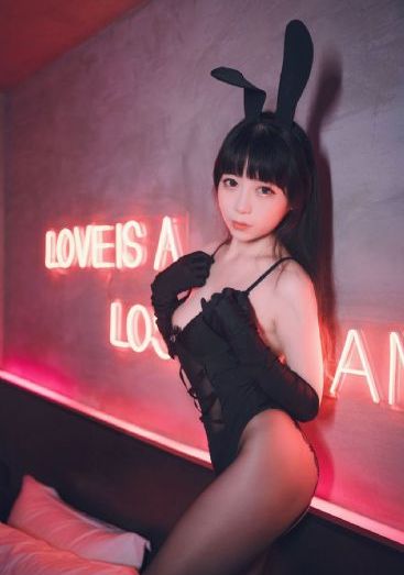 欧美超模三点式泳装秀视频_剧情片免费观看超清