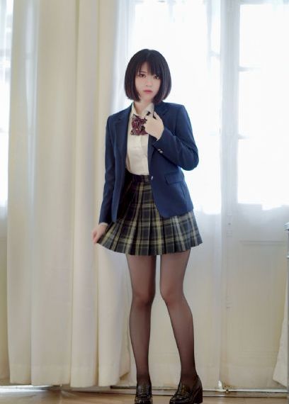 欧美衬衫套头毛衣街拍_在线观看免费版